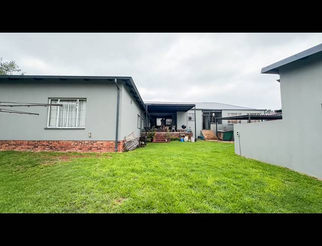 5 BEDROOM HOUSE FOR SALE IN ALBERTON NORTH